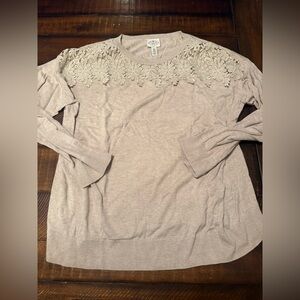 Size XL women’s St. John’s bay sweater with lace decal